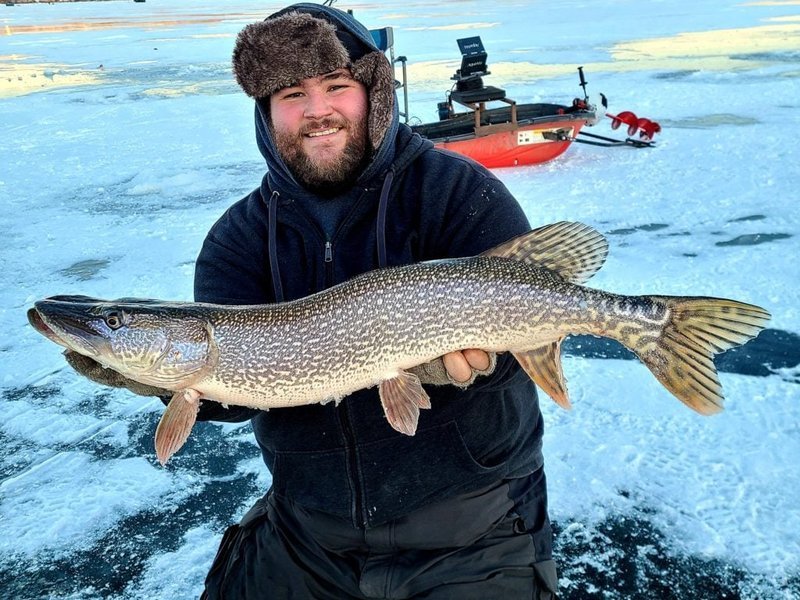 Ice fishing online game in Canada